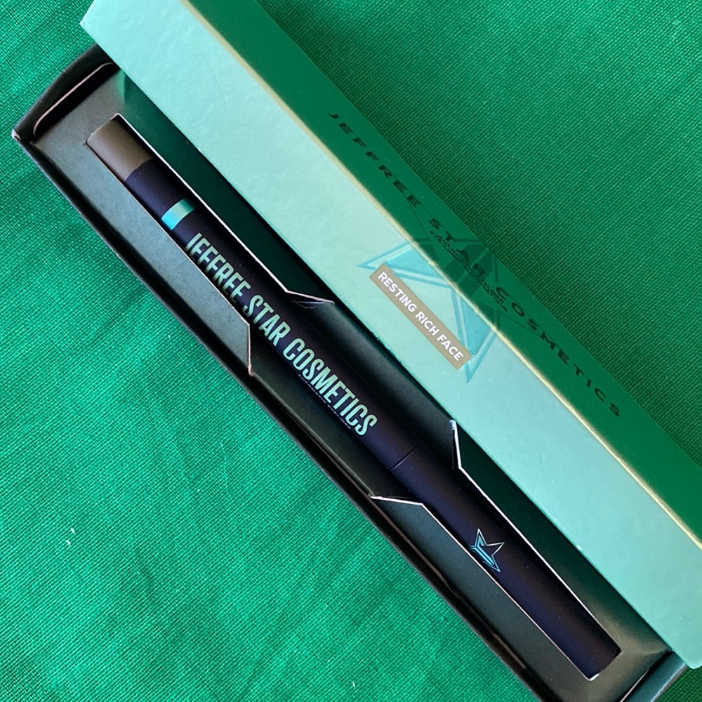 NIB Jeffrey Star Resting Rich Face Automatic Eyeliner, 0.2g